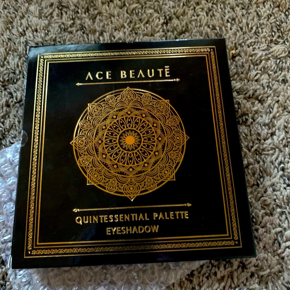 Ace Beautë eyeshadow palette
